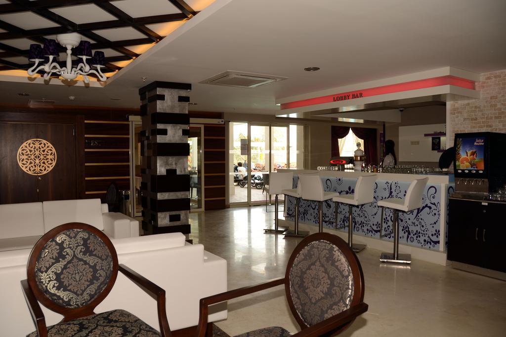 Holiday City Hotel (Adults Only) Side Eksteriør bilde