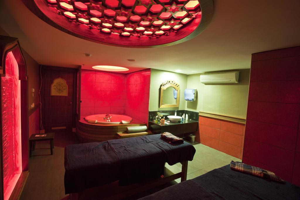 Holiday City Hotel (Adults Only) Side Eksteriør bilde