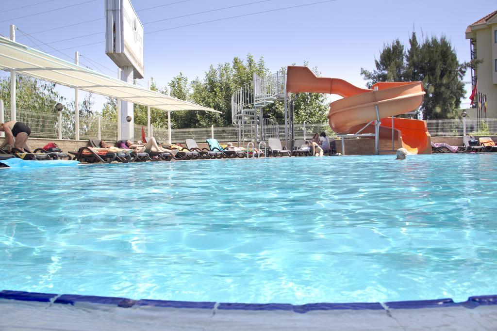 Holiday City Hotel (Adults Only) Side Eksteriør bilde